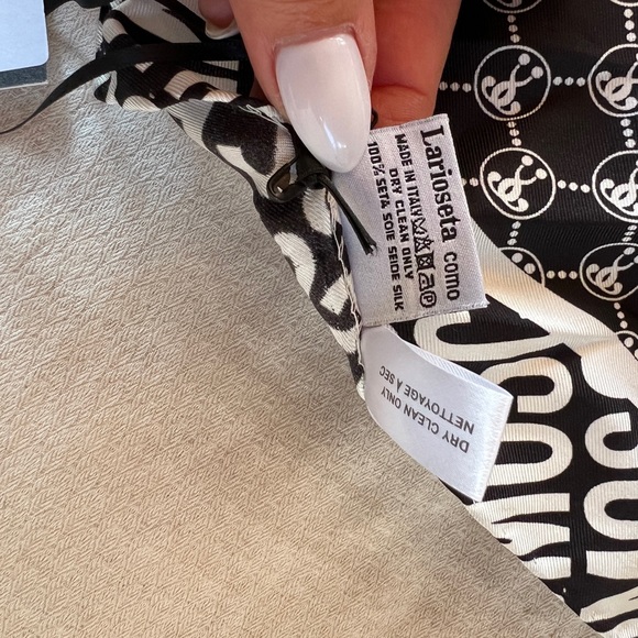 Moschino silk scarf - Picture 4 of 7